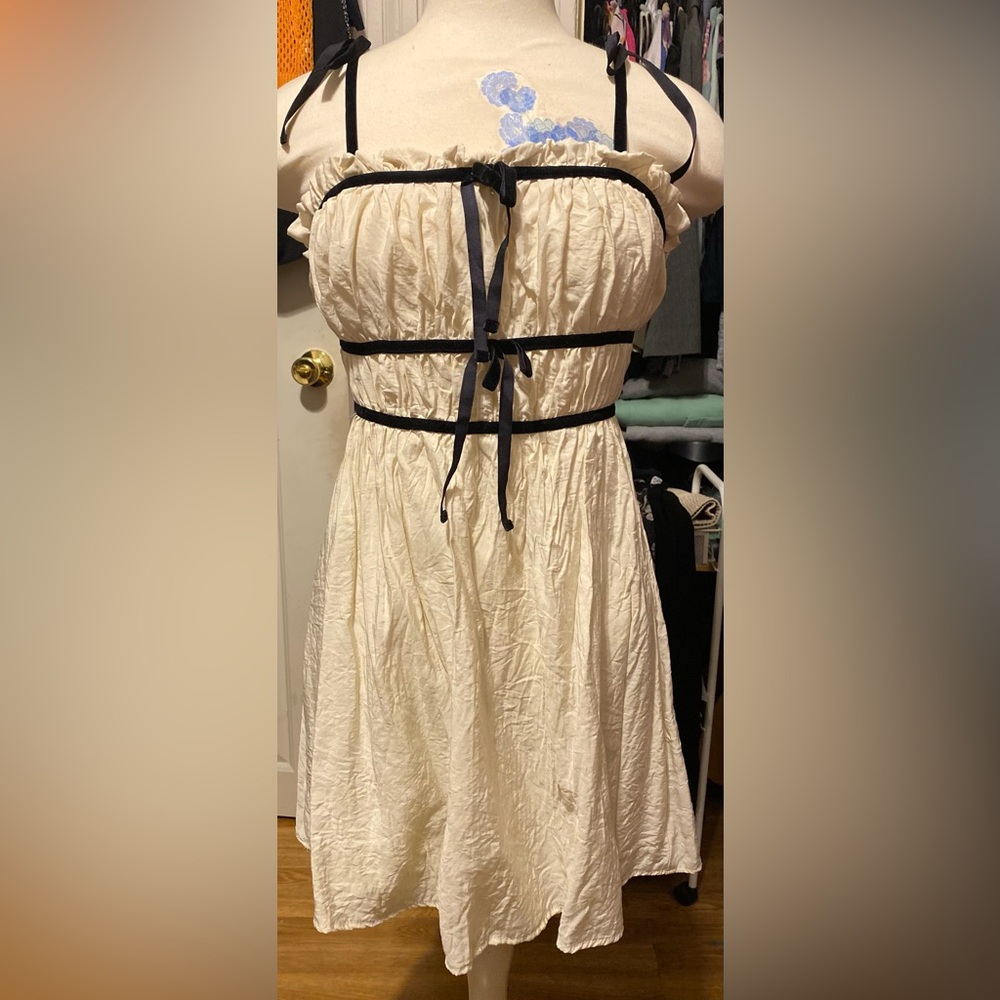 Thirty Thirty Women’s Size M Elegant Sleeveless Mini Cream Dress W/ Black Accent